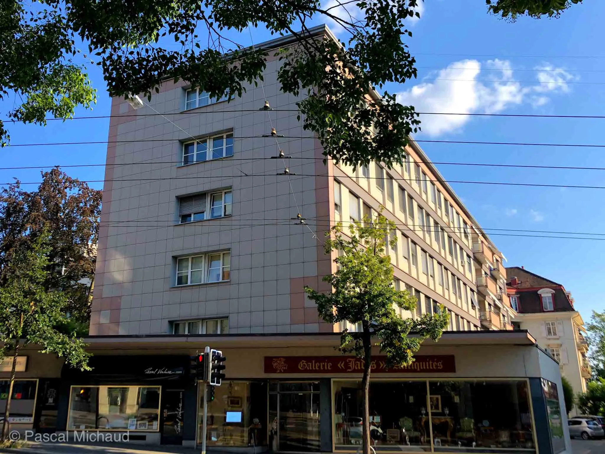 Entrée du cabinet Pascal Michaud Avenue de la Gare 17